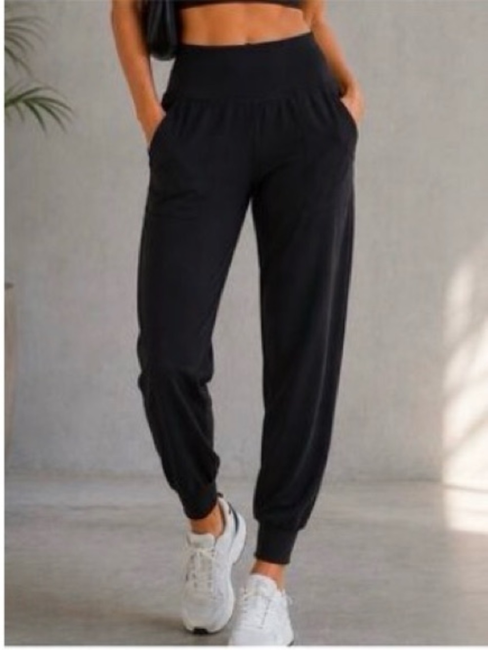 ATHLETA Women’s Salutation Jogger Black Size Large Athletic Athleisure